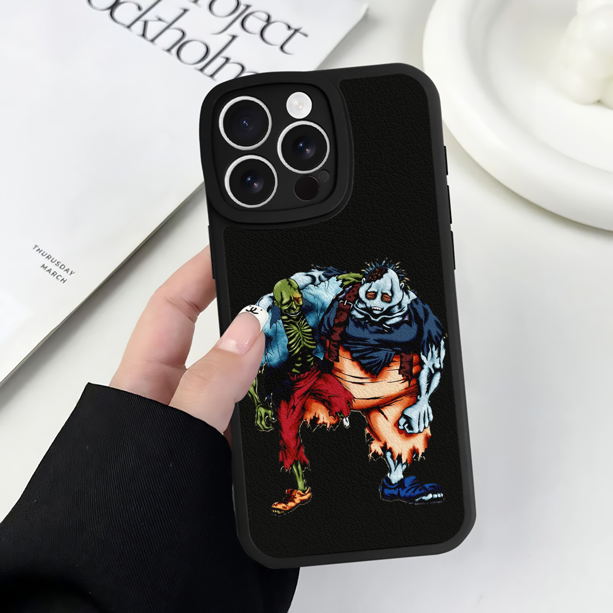 （画像用） 遊☆戯☆王 Yu-Gi-Oh! 【iPhone 16シリーズ対応】シリコンスマホケース（レザー調） 材質：シリコン
